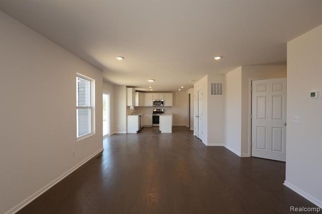 412 Hidden River W, Holly, MI 48442