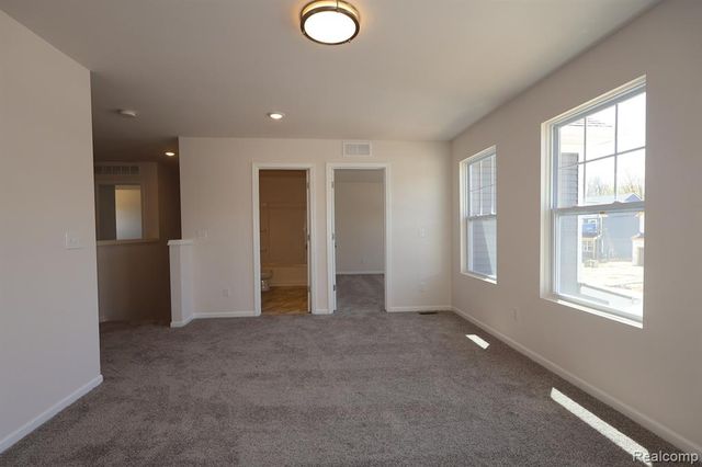 412 Hidden River W, Holly, MI 48442