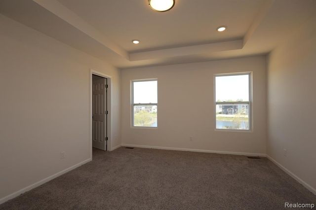 412 Hidden River W, Holly, MI 48442