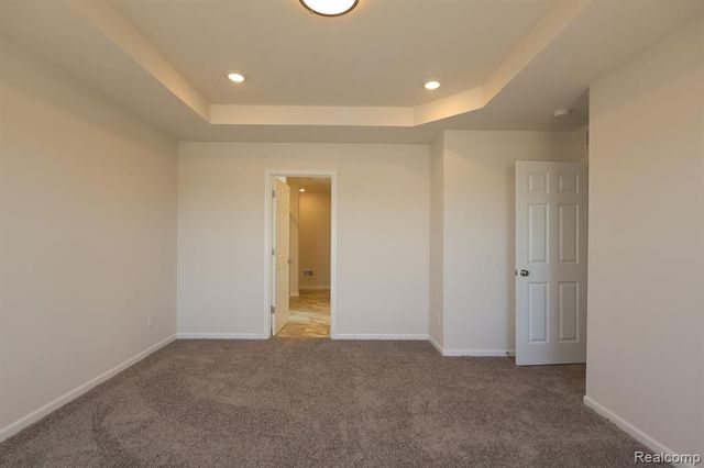 412 Hidden River W, Holly, MI 48442