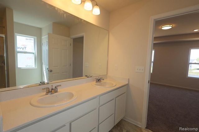 412 Hidden River W, Holly, MI 48442