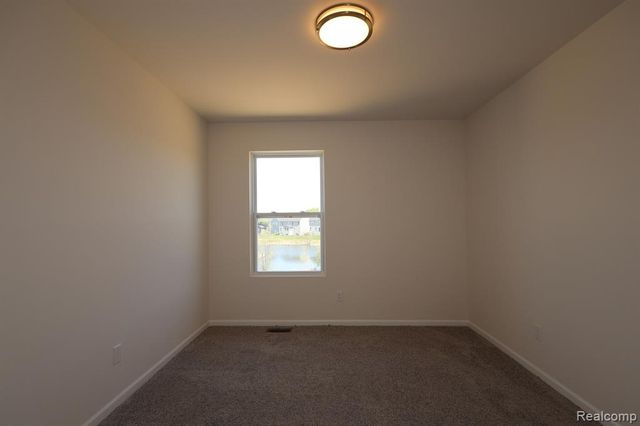 412 Hidden River W, Holly, MI 48442