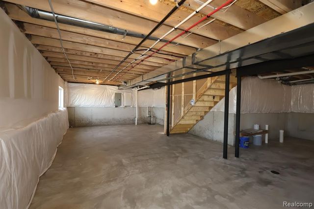 412 Hidden River W, Holly, MI 48442