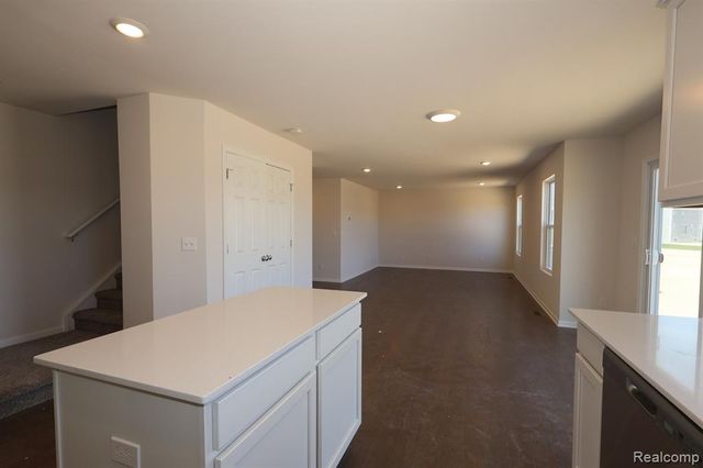 412 Hidden River W, Holly, MI 48442