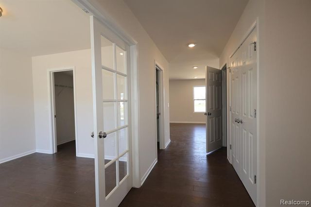 412 Hidden River W, Holly, MI 48442