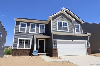 412 Hidden River W, Holly, MI 48442