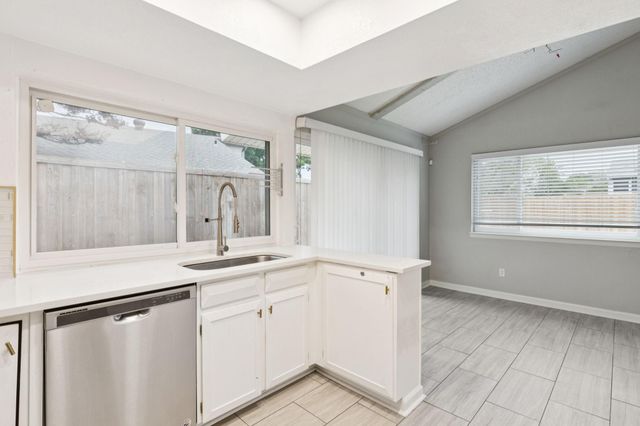 910 Via Valencia, Mesquite, TX 75150