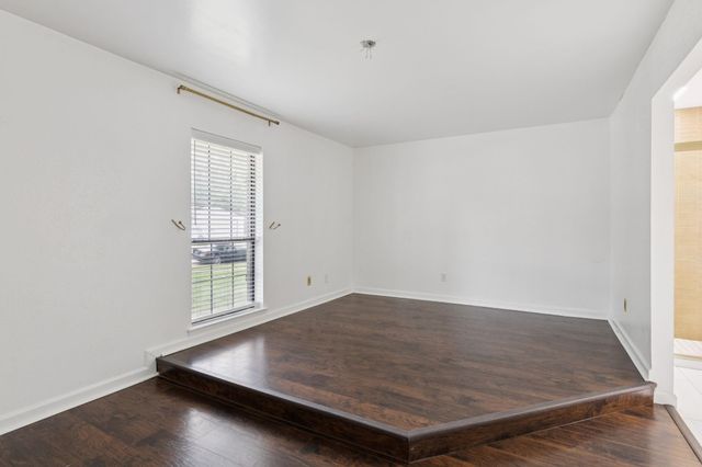 910 Via Valencia, Mesquite, TX 75150