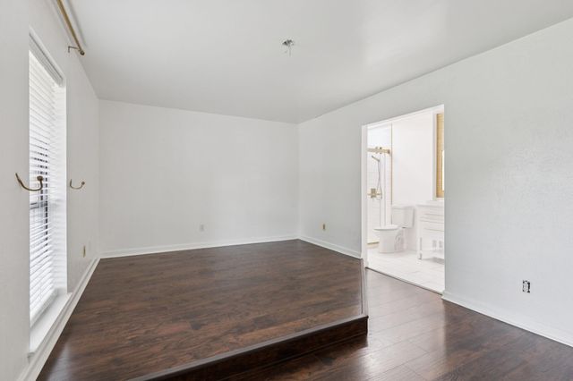 910 Via Valencia, Mesquite, TX 75150