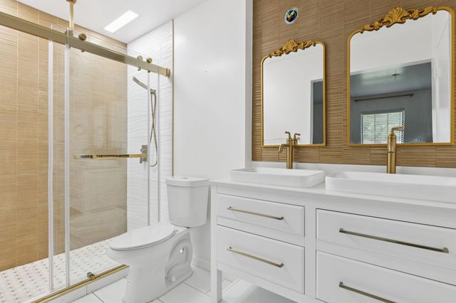 910 Via Valencia, Mesquite, TX 75150