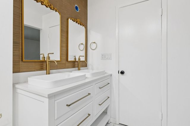 910 Via Valencia, Mesquite, TX 75150