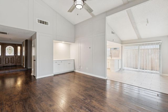 910 Via Valencia, Mesquite, TX 75150