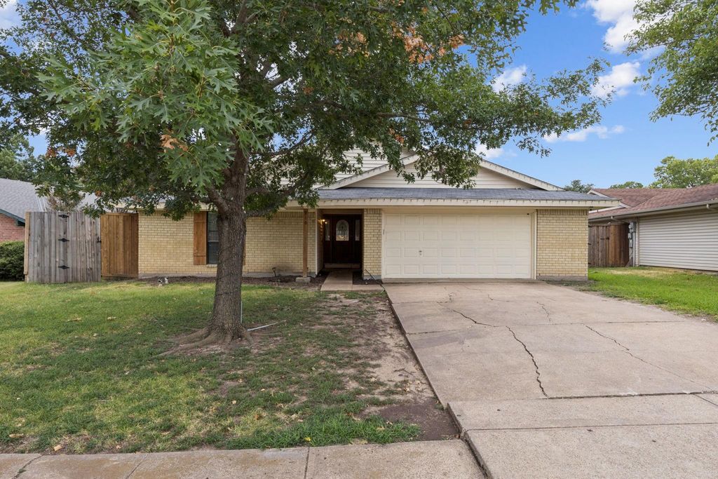 910 Via Valencia, Mesquite, TX 75150
