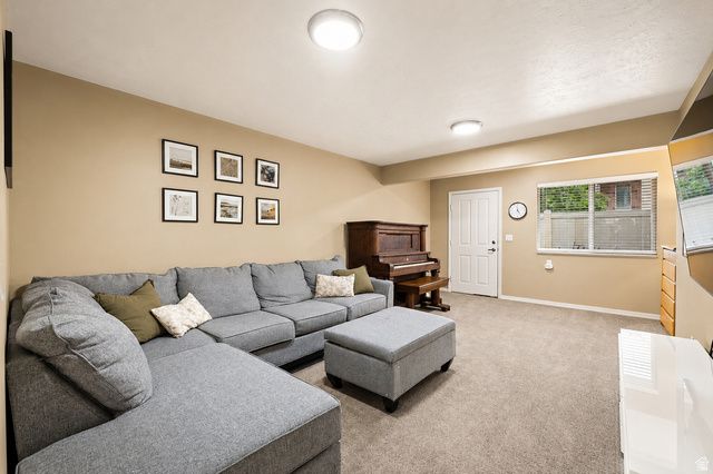 204 W LYMAN LN, Bountiful, UT 84010