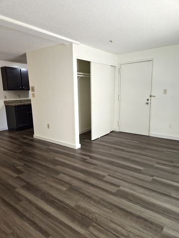 4 Village Rock Ln 4, Natick, MA 01760