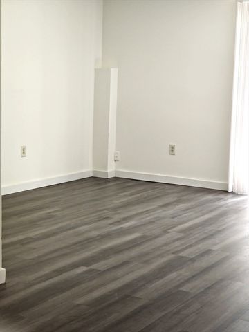 4 Village Rock Ln 4, Natick, MA 01760