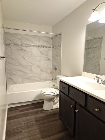 4 Village Rock Ln 4, Natick, MA 01760