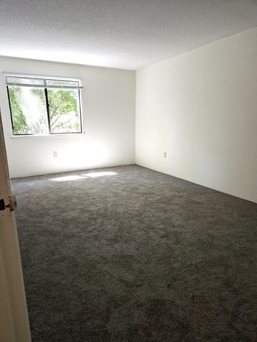 4 Village Rock Ln 4, Natick, MA 01760