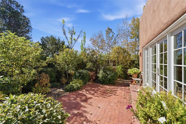 1888 Moonlight Drive, Santa Fe, NM 87505