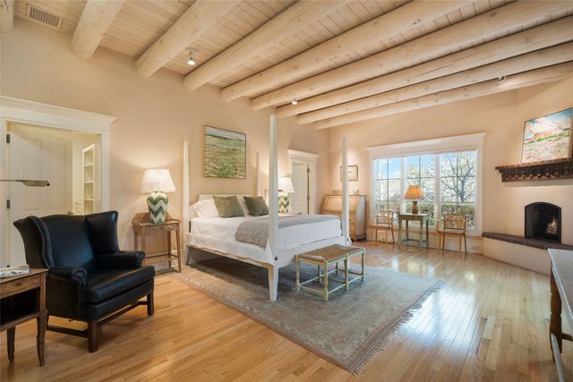 1888 Moonlight Drive, Santa Fe, NM 87505