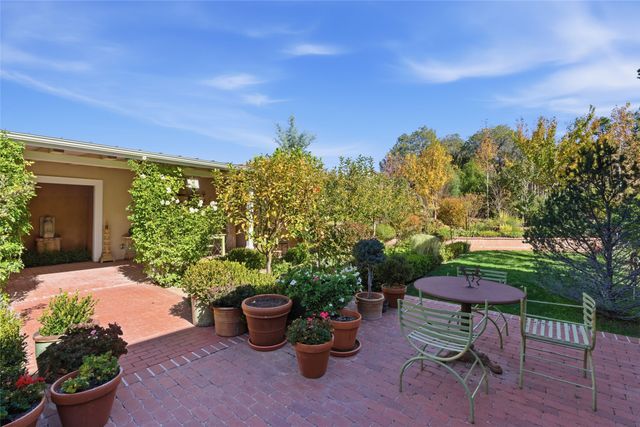 1888 Moonlight Drive, Santa Fe, NM 87505