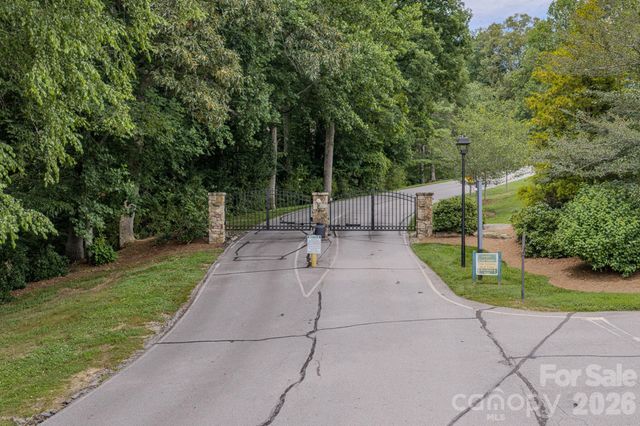329 Mountain Crest Drive, Hendersonville, NC 28739