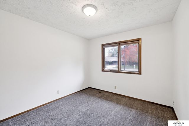5800 Berkeley Drive, Lincoln, NE 68512