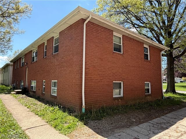 223 Kendall Avenue, Campbell, OH 44405