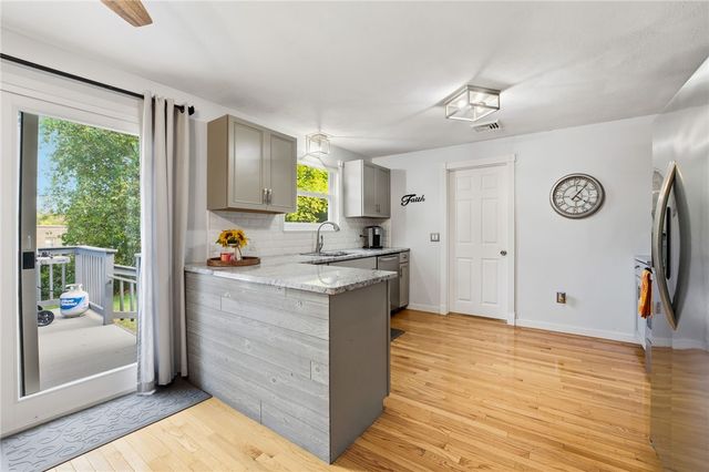 52 Glen Drive, West Warwick, RI 02893