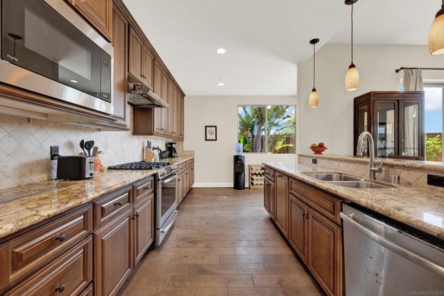 4390 Yuki Ln, Carlsbad, CA 92008