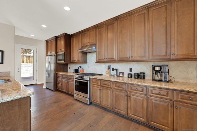 4390 Yuki Ln, Carlsbad, CA 92008