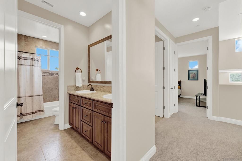 Image 33 of property listing at 4390 Yuki Ln, Carlsbad, CA 92008