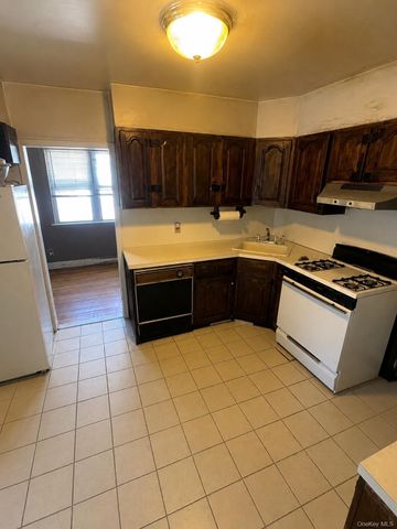 3280 radio Drive, Bronx, NY 10465