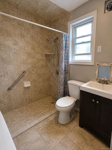 3280 radio Drive, Bronx, NY 10465