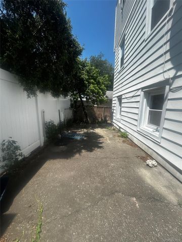 3280 radio Drive, Bronx, NY 10465