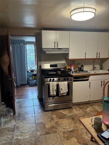 3280 radio Drive, Bronx, NY 10465