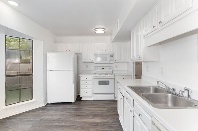 6767 Dandelion Drive, Fort Worth, TX 76137