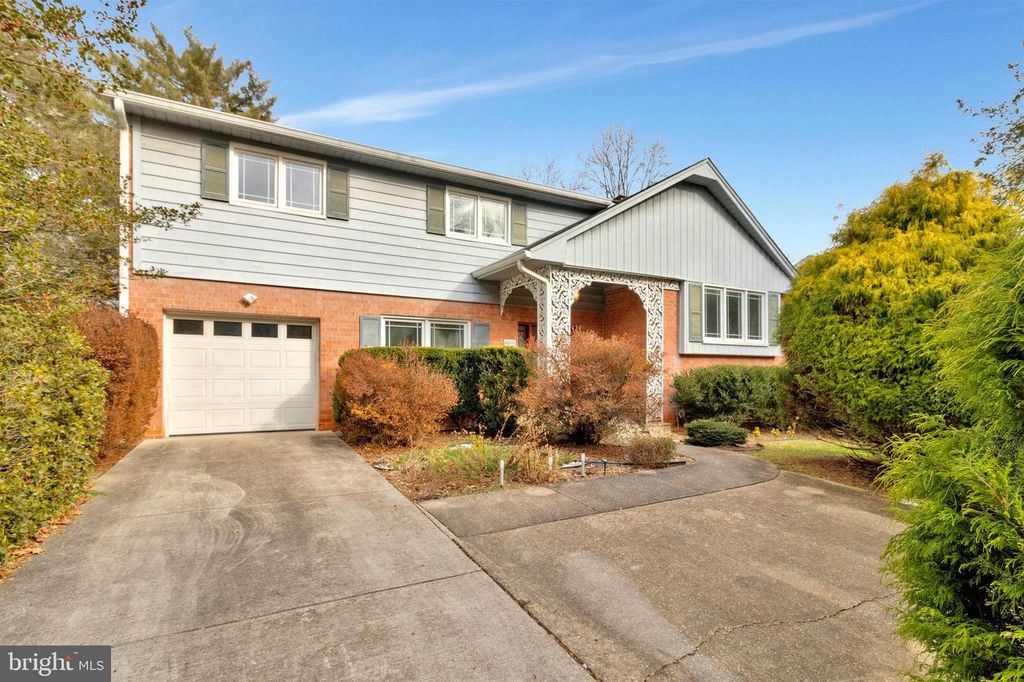 6011 BRADLEY BLVD, Bethesda, MD 20817