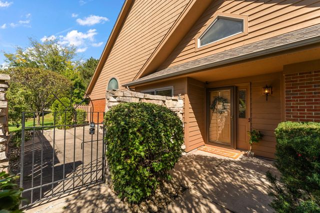 913 Westminster Lane, Munster, IN 46321