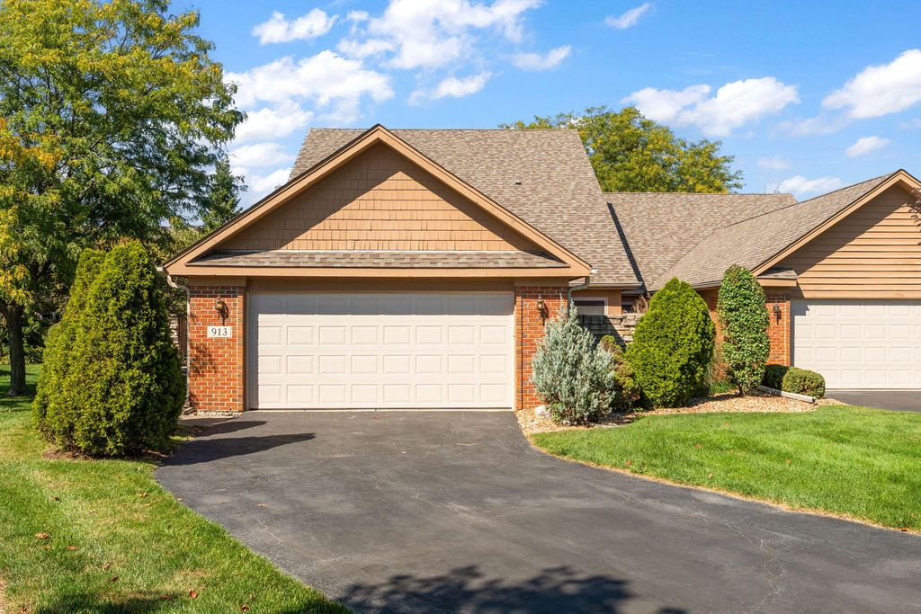 913 Westminster Lane, Munster, IN 46321