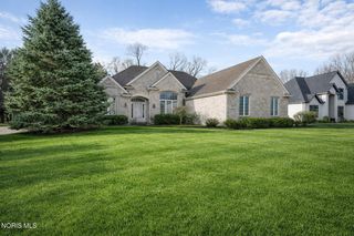 8147 S Bridge Way, Maumee, OH 43537