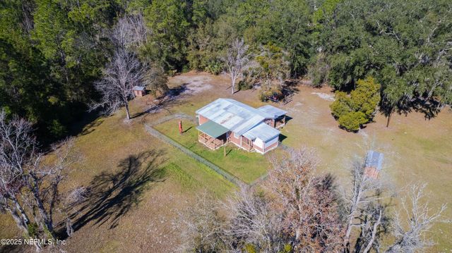 201 BEAVER Lane, Palatka, FL 32177