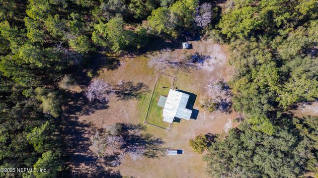 201 BEAVER Lane, Palatka, FL 32177