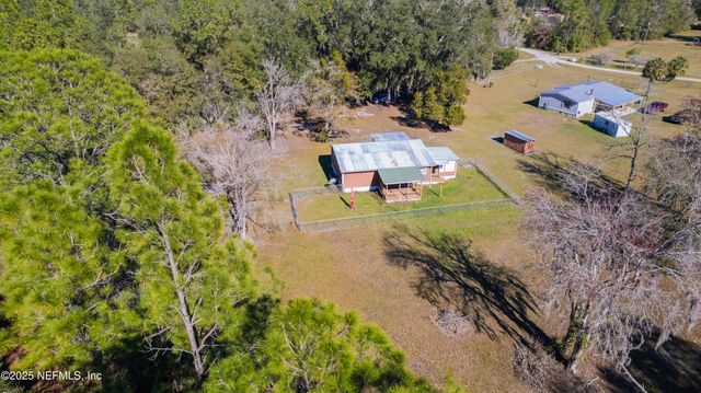 201 BEAVER Lane, Palatka, FL 32177
