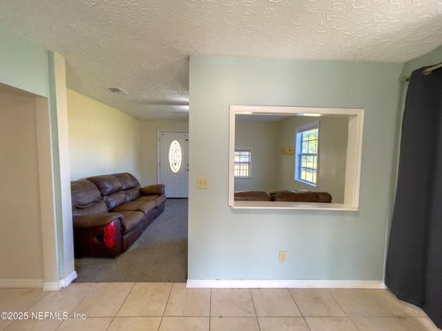201 BEAVER Lane, Palatka, FL 32177