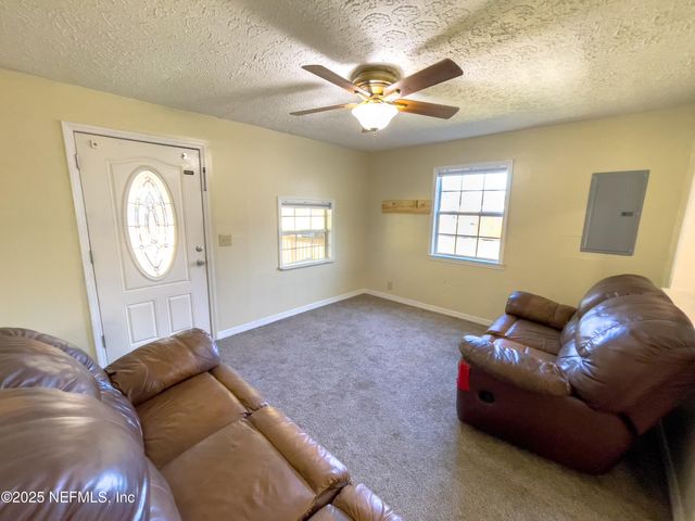 201 BEAVER Lane, Palatka, FL 32177