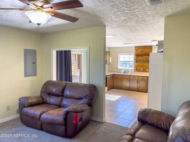 201 BEAVER Lane, Palatka, FL 32177
