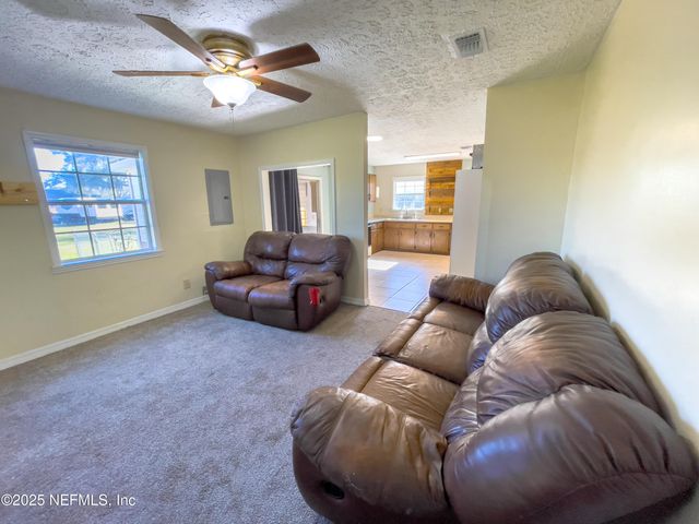 201 BEAVER Lane, Palatka, FL 32177