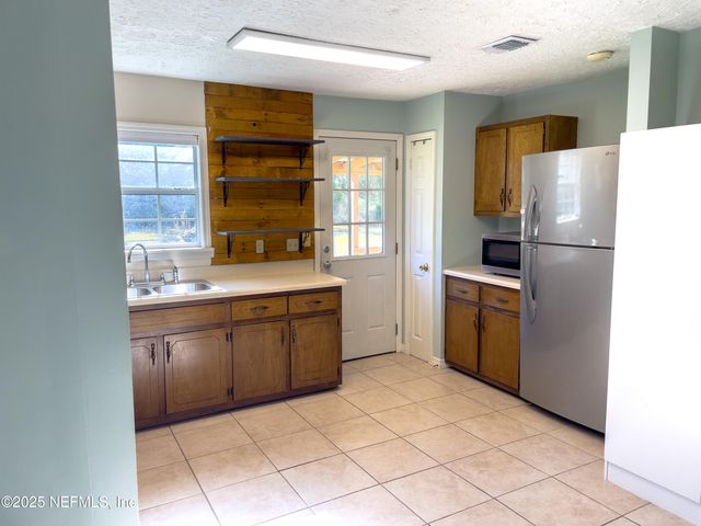 201 BEAVER Lane, Palatka, FL 32177