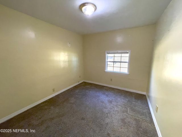 201 BEAVER Lane, Palatka, FL 32177